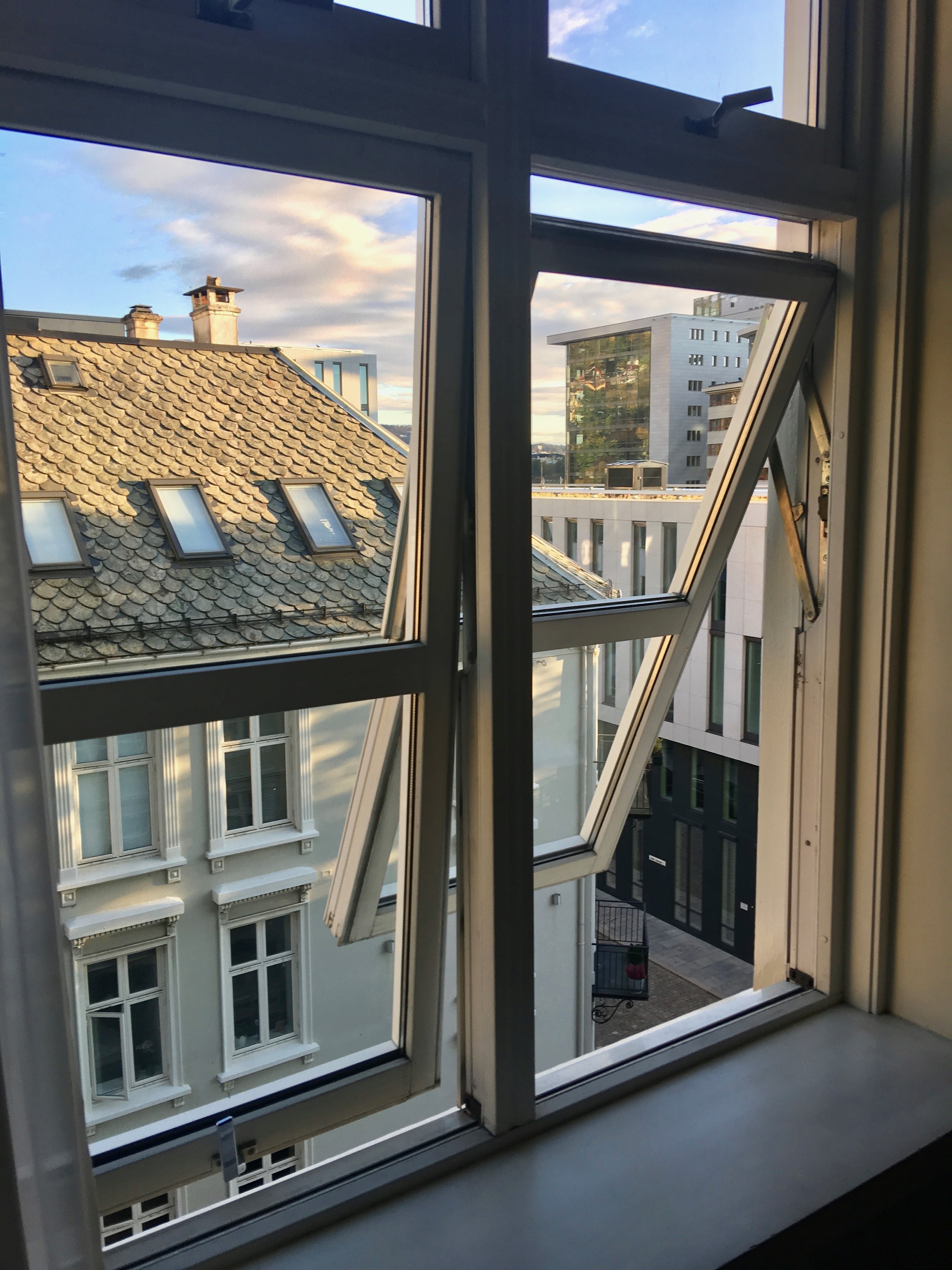 PVC CEVRİLƏN PNCƏRƏLƏR